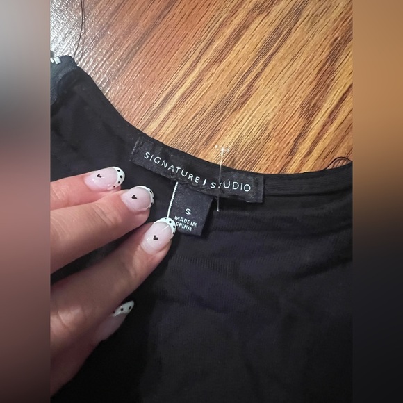 Signature Studio Women’s Black Dress with Zipper Detail Size Small - Picture 4 of 5